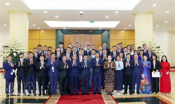 越共中央书记处常务书记陈锦秀会见柬埔寨人民党青年领导代表团