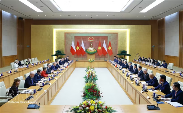越南政府总理黎明兴与波兰总理唐纳德·图斯克举行会谈