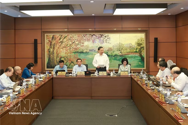 越共中央总书记、国家主席苏林：消减行政审批流程须与安全管控并行