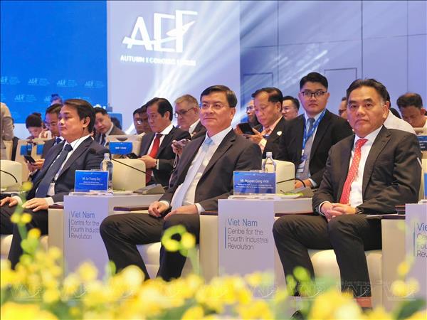 Vietnam cant win high-tech investment on land alone: 2026 Autumn Economic Forum