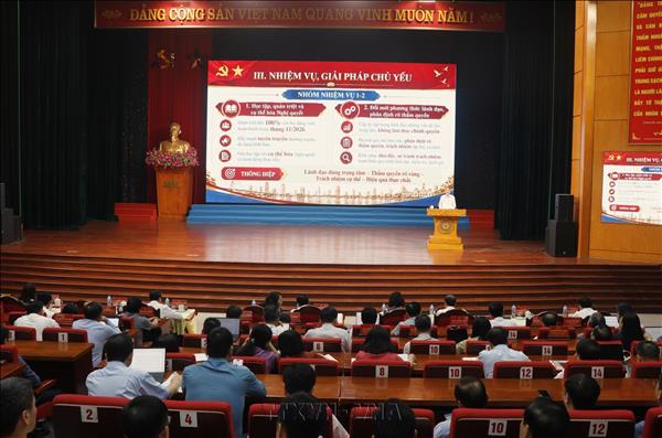 Đưa nghị quyết vào thực tiễn, gắn với nhiệm vụ phát triển địa phương
