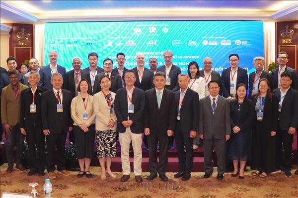 Kết nối khoa học và công nghiệp, thúc đẩy chuyển đổi xanh