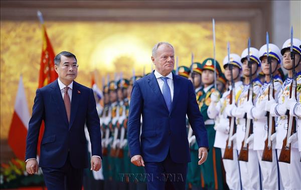 Премьер-министр Ле Минь Хынг провёл церемонию официальной встречи Премьер-министра Республики Польша
