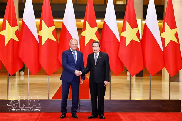 越南国会主席陈青敏会见波兰总理唐纳德·图斯克