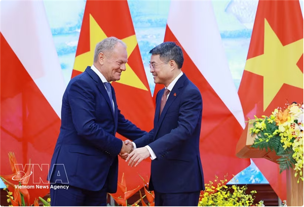 Le Premier ministre polonais Donald Tusk achève sa visite officielle au Vietnam