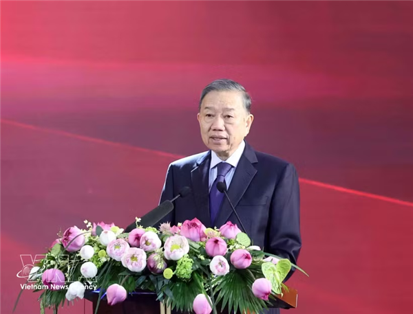 越共中央总书记、国家主席苏林出席胡志明市经济大学建校50周年纪念仪式