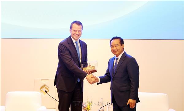 Lãnh đạo Thành phố Hồ Chí Minh tiếp Giám đốc điều hành Diễn đàn Kinh tế Thế giới