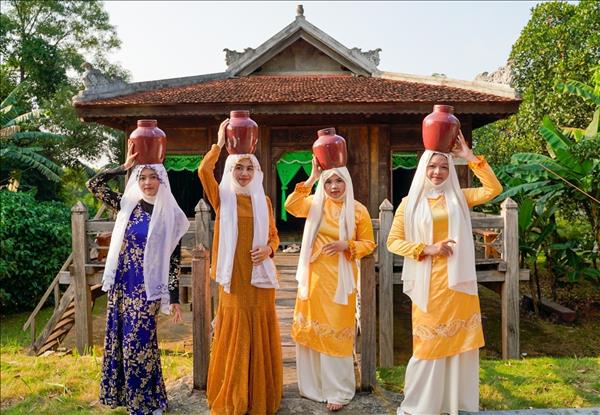 Nét đẹp trang phục truyền thống của người Chăm Islam