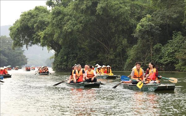 Đại biểu quốc tế hào hứng trải nghiệm vẻ đẹp di sản tại Ninh Bình