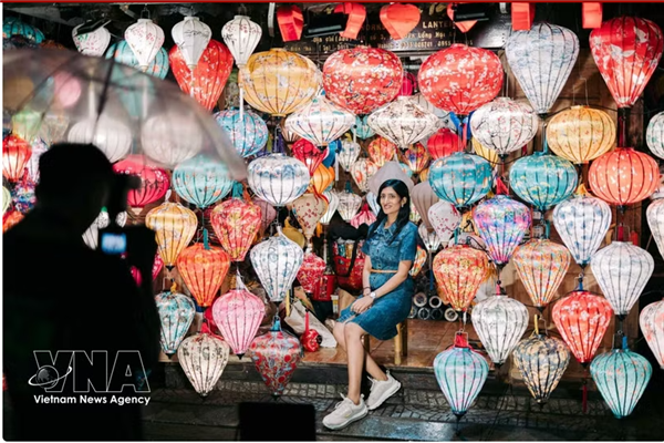 Le Festival international des lanternes de Hoi An propose un riche programme culturel