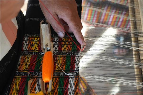 https://imagevietnam.vnanet.vn/Nghe An valorise le tissage traditionnel pour développer le tourisme communautaire