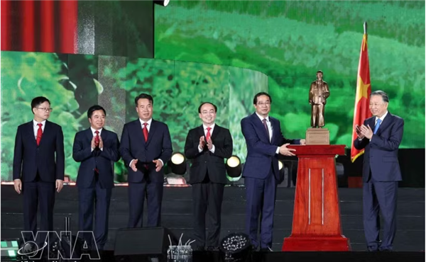 Le dirigeant To Lam assiste à la célébration des 195 ans de la province de Thai Nguyen