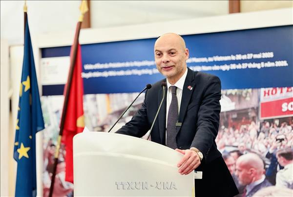 Lambassadeur français Didier Le Bret souligne le développement confiant et ouvert du Vietnam