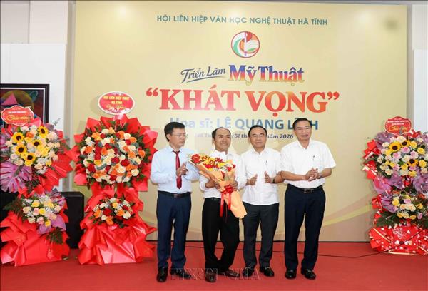 Triển lãm lay động người xem về tình yêu cuộc sống và ý chí vươn lên mạnh mẽ
