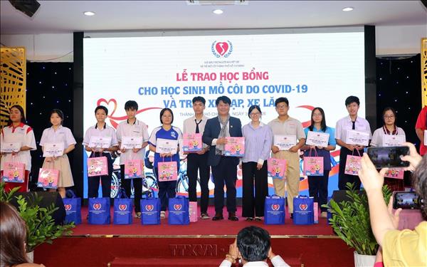 Trao học bổng, xe đạp và hỗ trợ sinh kế cho hơn 620 người khuyết tật, trẻ mồ côi
