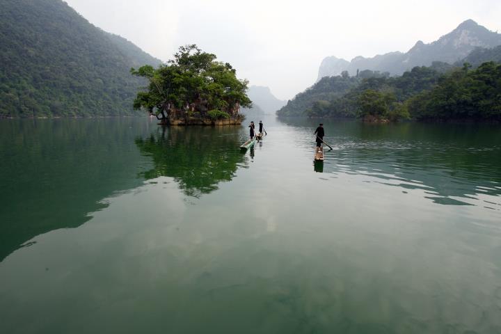 バー・べー湖の目覚め