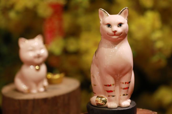 Les chats en porcelaine de Minh Long I apportent les meilleurs vœux à tous