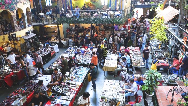 Khám phá chợ đồ cổ giữa lòng Sài Gòn