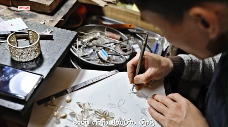 ອາຊີບ ຕີເງິນ ຢູ່ໝູ່ບ້ານ ດິ້ງກົງ