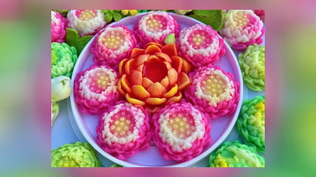 Lotus-themed offering trays popular for Nguyen Tieu festival