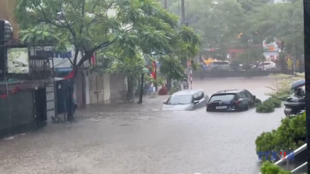 Heavy rain floods multiple streets in Hanoi
