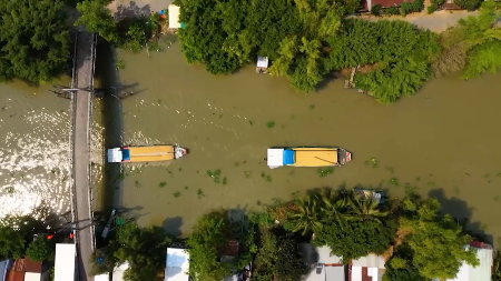 Vietnams trade turnover tops 900 billion US dollars for first time