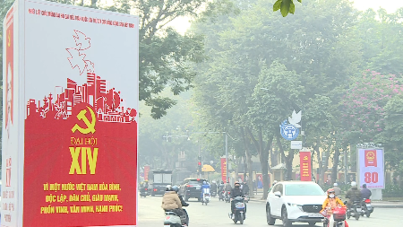 제14차 전당대회를 앞두고 붉은색으로 물든 하노이 거리