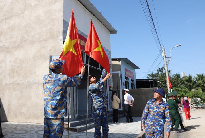 Xây lại những mái ấm cho người dân vùng lũ