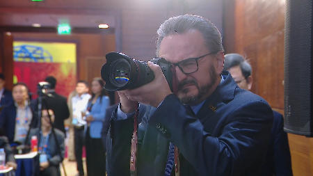 National Convention Center abuzz on opening day of 14th National Party Congress