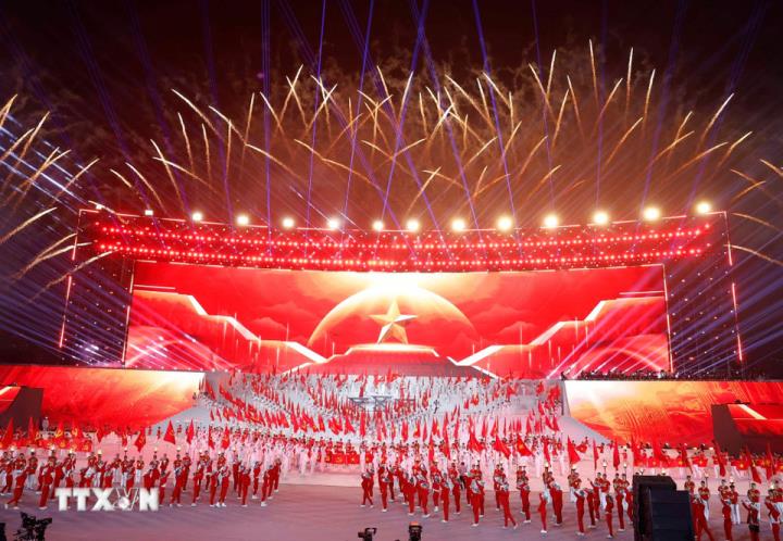 Яркие художественные программы в честь успешного завершения XIV Съезда Партии