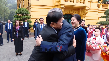 Party General Secretary chairs welcome ceremony for top Lao leader