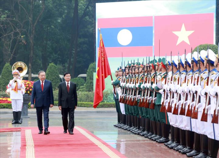 Máximo dirigente de Laos realiza la visita oficial a Vietnam
