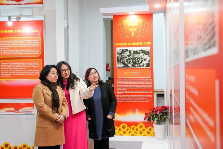 Triển lãm tư liệu Đảng Cộng sản Việt Nam qua các kỳ Đại hội 