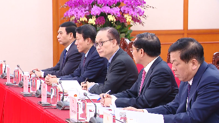 Vietnamese, Chinese Party leaders hold phone talks