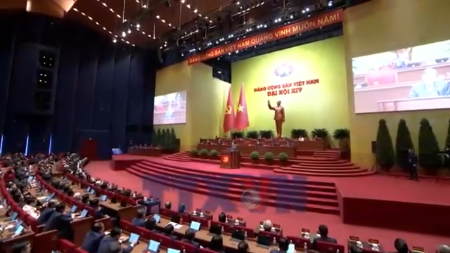 SOUS LE DRAPEAU GLORIEUX DU PARTI