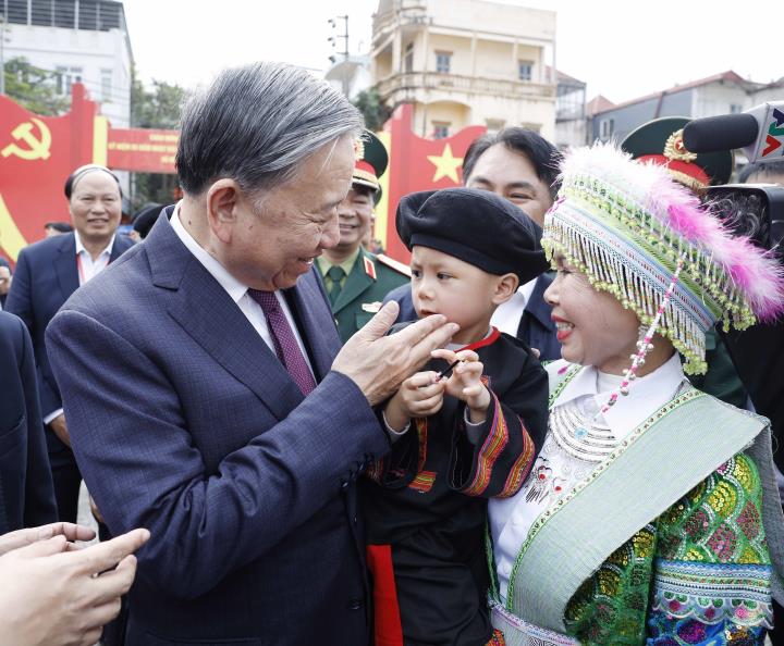 Party chief urges unity for Cao Bangs steady progress