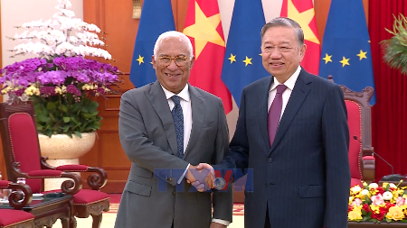 ສະຫາຍ ເລຂາທິການໃຫຍ່ ໂຕເລິມ ຕ້ອນຮັບປະທານສະພາ ເອີຣົບ