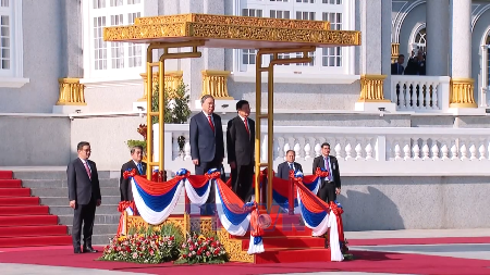 Vietnam et Laos sengagent à porter leurs échanges commerciaux à 10 milliards de dollars