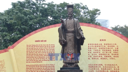 越南国家主席梁强与海外侨胞代表在李太祖雕像和玉山祠上香