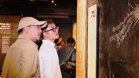 Ces pierres parlent... et lhistoire sanime