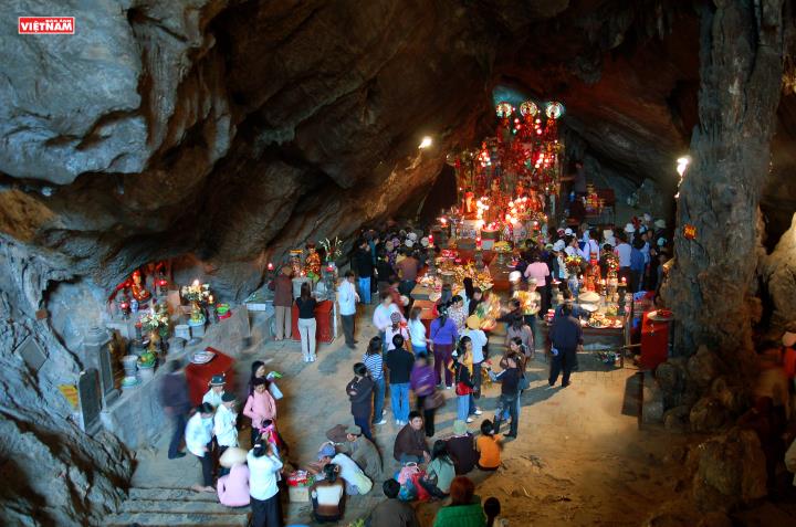 Đầu năm đi hội Hương Sơn