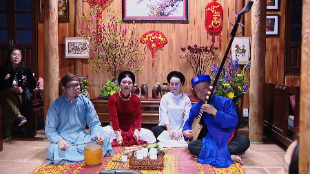 Hanoi spring night resonates heritage with A Dao singing