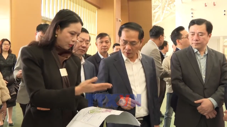 Вице-премьер Буй Тхань Шон проверил ход подготовки к Весенней ярмарке 2026 года