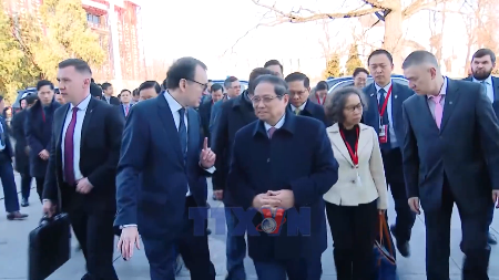 PM explores Russias nuclear energy, metro development