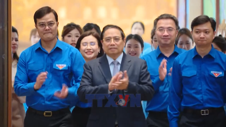 青年发挥六个先锋作用，为国家发展做出贡献