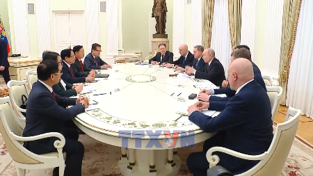 Primer ministro vietnamita se reúne con presidente ruso Vladimir Putin en Moscú