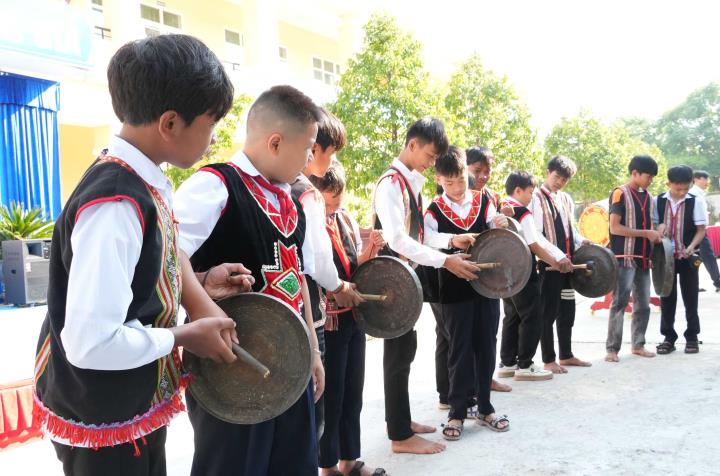 Đưa cồng chiêng vào trường học nhằm bảo tồn và phát huy giá trị văn hóa 
