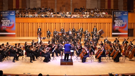 La cheffe dorchestre française Zahia Ziouani en tournée au Vietnam