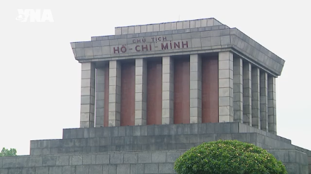 党和国家领导人拜谒胡志明主席陵