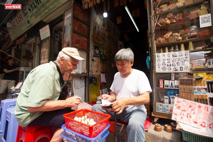 Hành trình gìn giữ nghề khắc dấu truyền thống